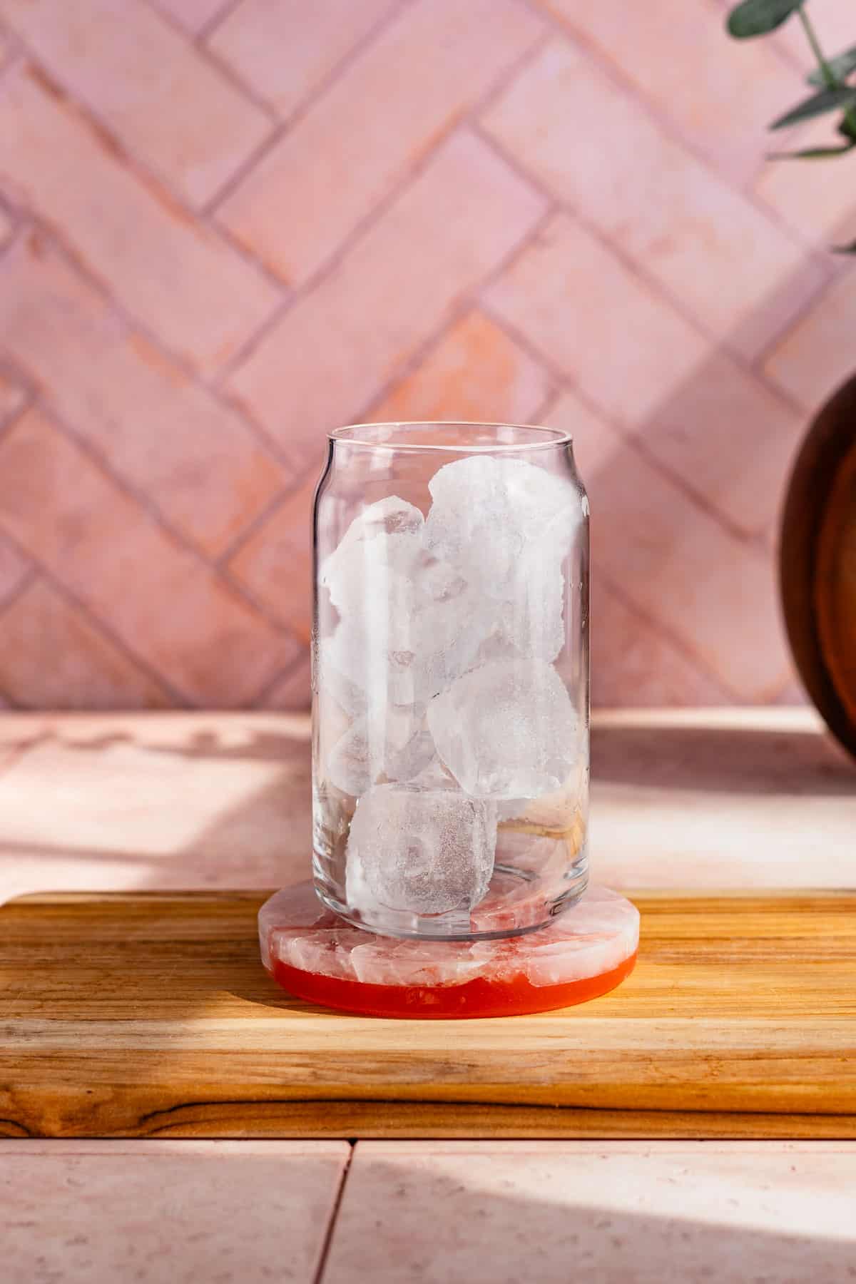 Filling a soda can glass with ice.