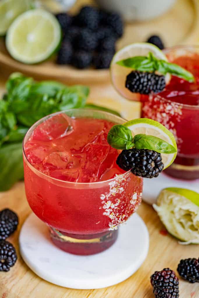 Blackberry Basil Margarita (Summer Berry Basil Margarita) A Recipe