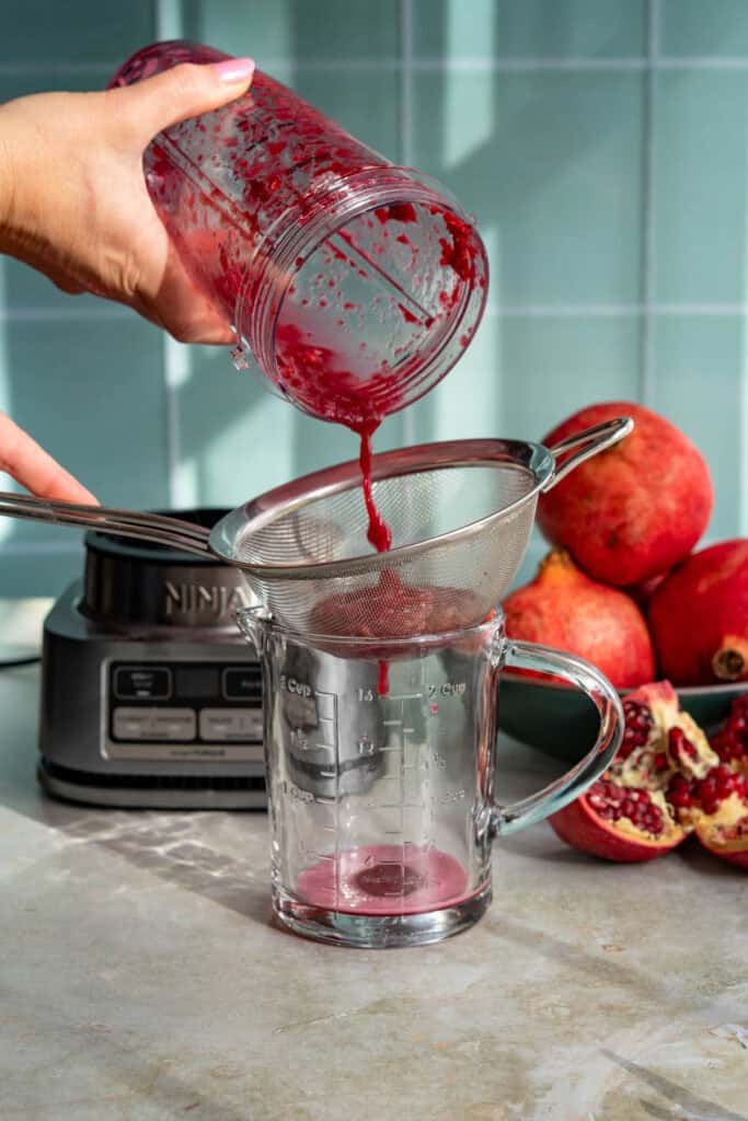 How to Make Pomegranate Juice (3 Easy Methods at Home)