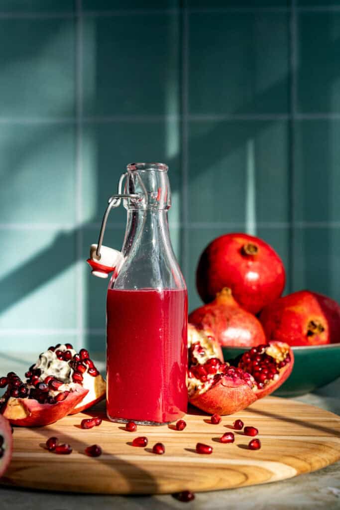 Fresh Pomegranate Juice (How to Juice a Pomegranate)